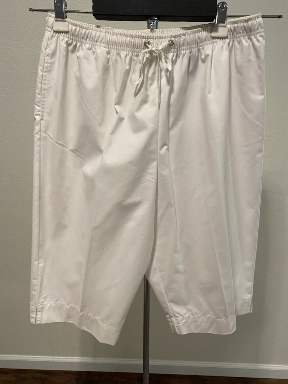 Karen Scott Sport PXL Capri White Stretch Elastic Waist 33X16”